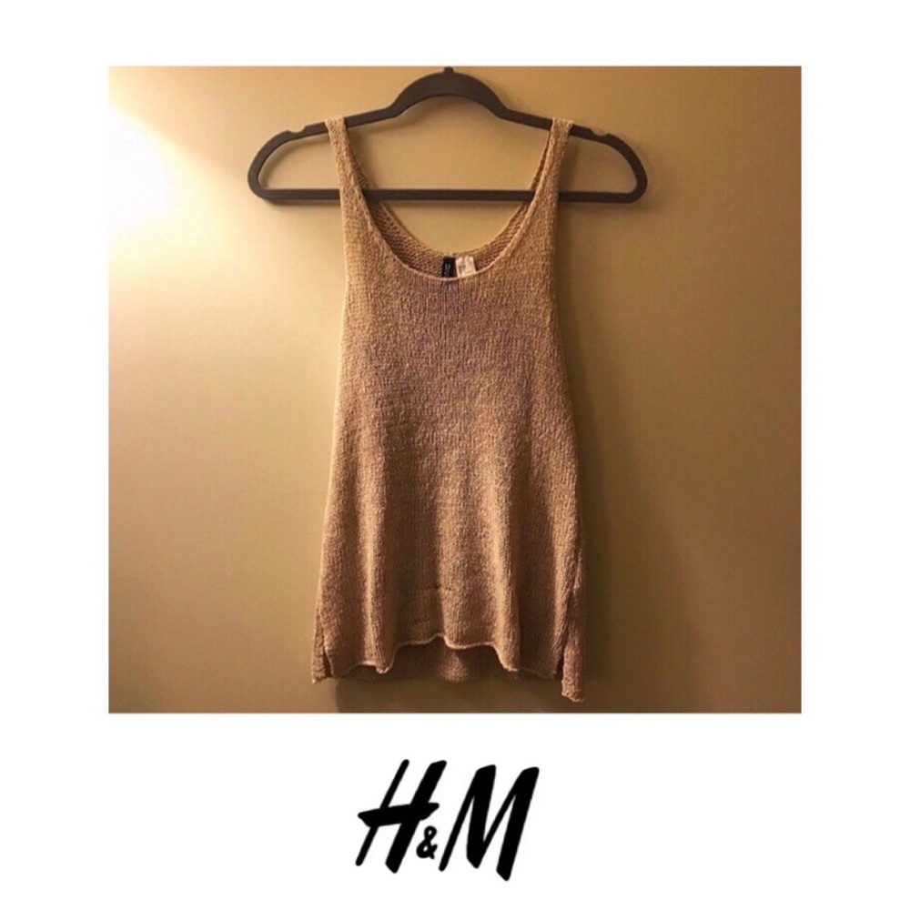 𝐇&𝐌 Woven Top